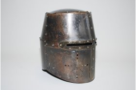 Bucket helm